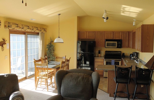 2 Bedroom condo great view of Duck Lake