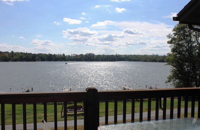 2 Bedroom condo great view of Duck Lake