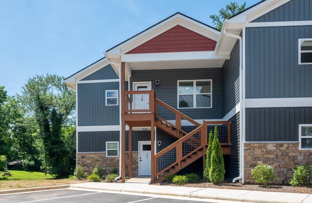 2 Bedroom Condo in Downtown Brevard