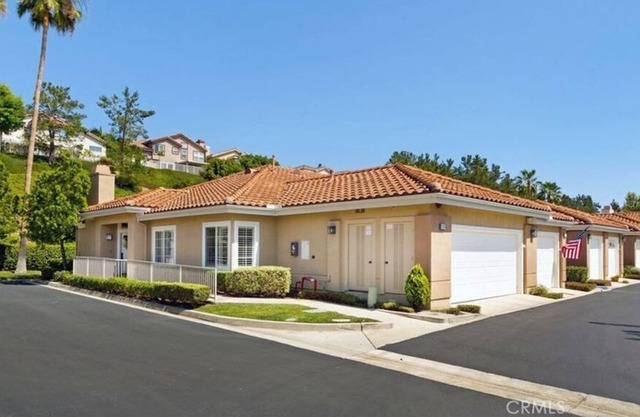 2 Bedroom Condo L-596458 by Houzlet