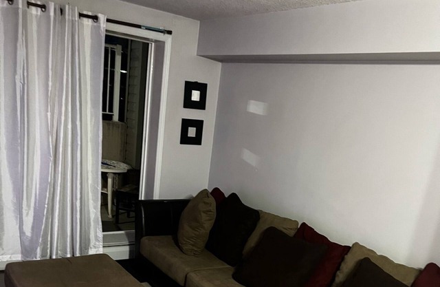 2 bedroom condo Amenities close by Walking distance shopping centre Nice area