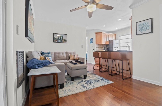 2 Bedroom Condo one block from the beach