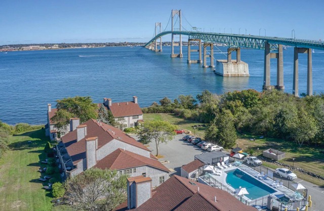 2 Bedroom Condo, Sleeps 6, at Newport Overlook Resort!