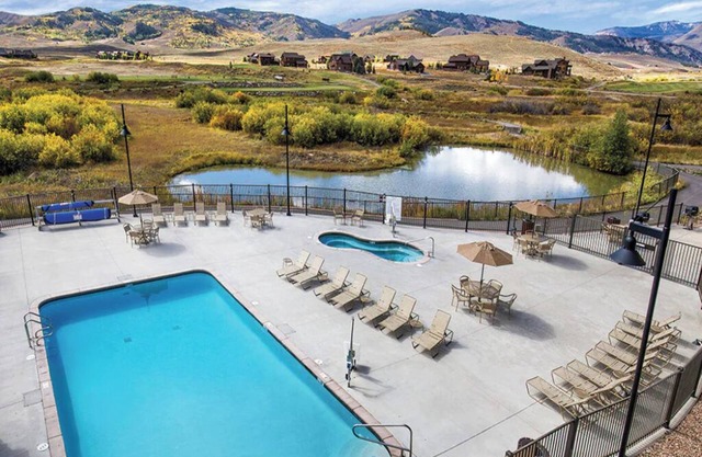 2 Bedroom Condo, Sleeps 6, Kitchen, at Rocky Mountain Preserve Resort!