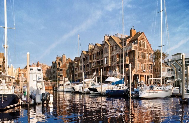 2 Bedroom Condo, Sleeps 6, Kitchen, Downtown Newport, on Wyndham Onshore Resort!