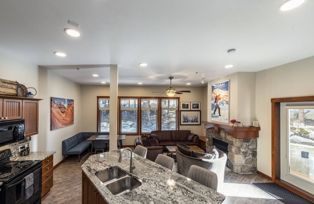 2-bedroom condo steps from Solitude Resort Ski Lifts