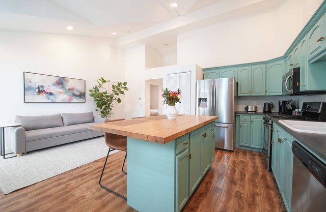 2-bedroom Condo with Beach Access. Steps from the Sand