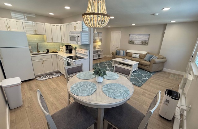 2-bedroom condo in serene North Wildwood with WiFi, AC