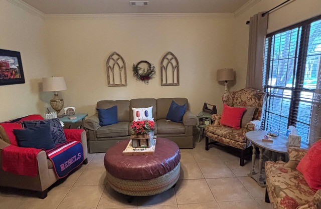 2-bedroom condo walk to campus Ole Miss baseball, basketball, softball and more.