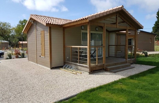 2-Zimmer-Ferienhaus in Domain mit beheiztem Innenpool