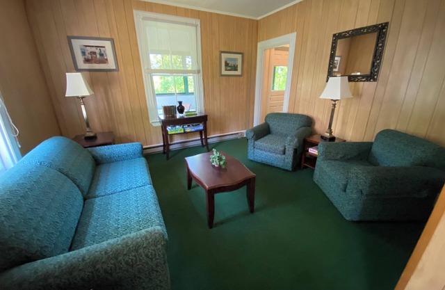 2 Bedroom Cottage at the 500 acre Poland Spring Resort with lots of onsite activities!