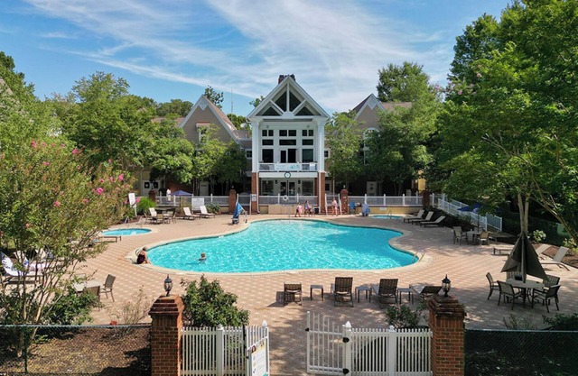 2-bedroom cottage in amazing King's Creek Williamsburg