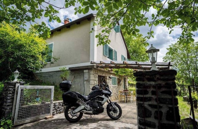 2 bedroom cozy cottage surrounded by vineyards