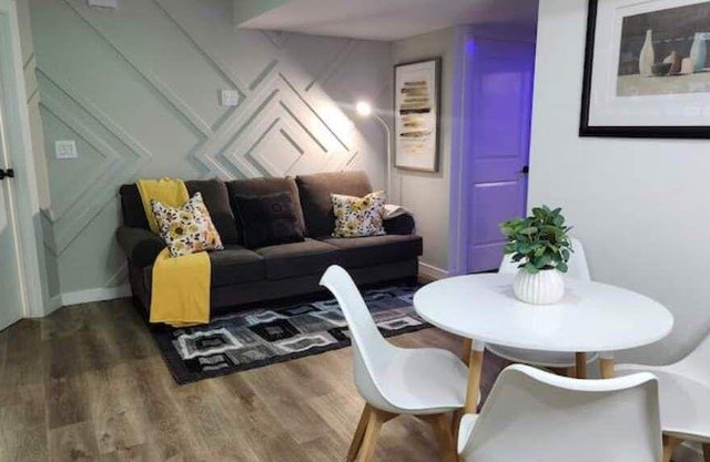 2 Bedroom Cozy Suite in Rosewood