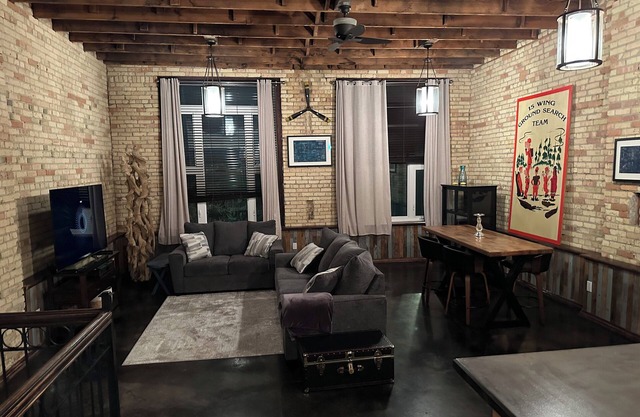 2 BEDROOM, DESIRABLE LOCATION in the heart of downtown, close to all amenities.