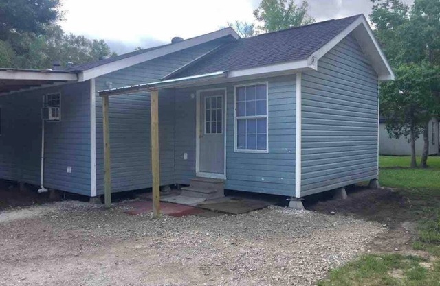 2 Bedroom Duplex - 1016 Kim St #2