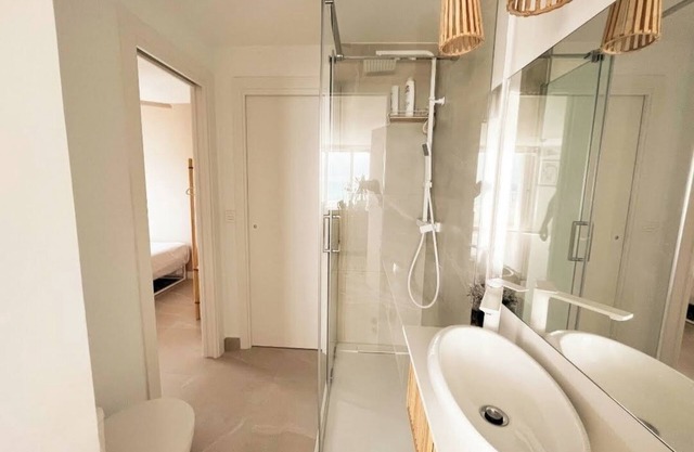 2-bedroom apartment sea-views in charming La Pobla de Farnalls with WiFi