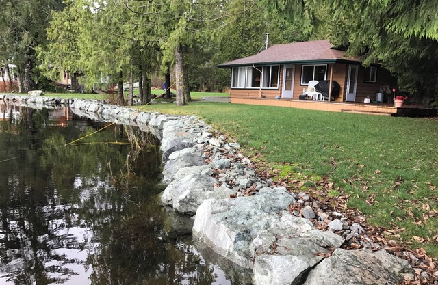 2+ bedroom family home on Lake Cavanaugh shores. Sleeps 6.