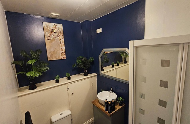 2 BEDROOM FLAT IN GLOUCESTER