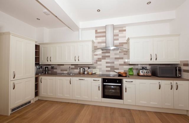 2 bedroom Fully equipped apartment-DISINFECTED with modern design