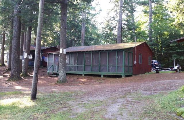 Komplett eingerichtetes Camp mit 2 Schlafzimmern in Tacoma Lakes, Litchfield
