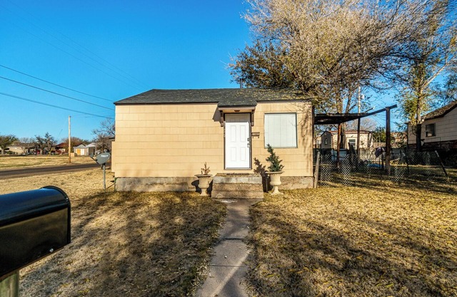 2 Bedroom furnished home in Borger TX, WiFi Included
