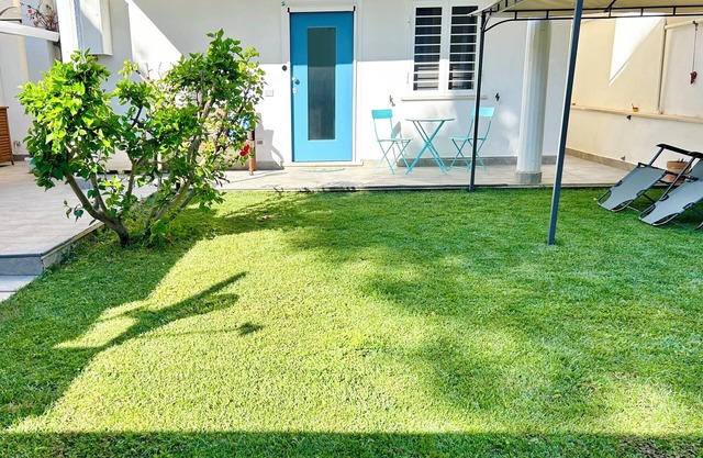 2-bedroom garden house in Civitavecchia with AC, WiFi. Close to everything !!