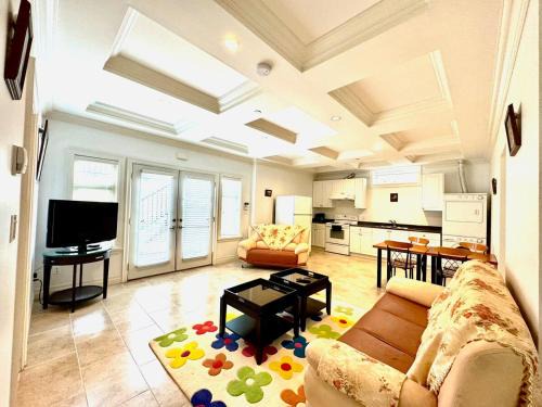 2 Bedroom Garden Suite in Arbutus