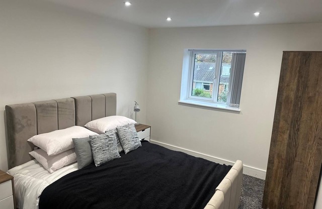 2-Bedroom Gem: Travel Easily Between Cities