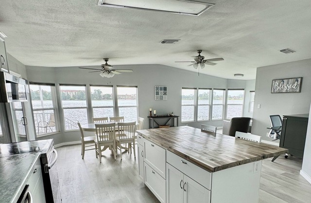 2-bedroom home 5 miles to Disney on Lake. Four Corners. Vista Del Lago amenities