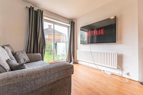 2 Bedroom Home - Netflix , Nice Area
