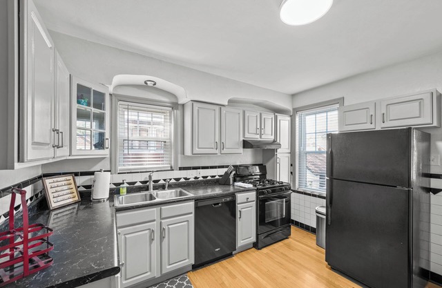 2 Bedroom Home With Fenced Backyard