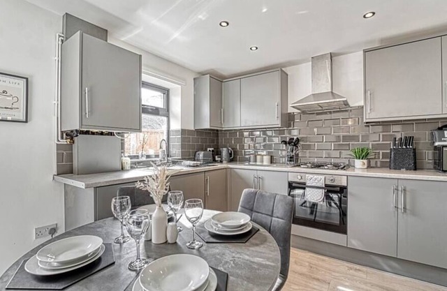 2 Bedroom Home with Parking
