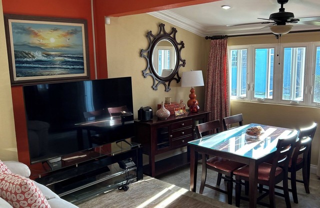 2-bedroom house in Nassau near downtown and the beach with Wi-Fi and AC