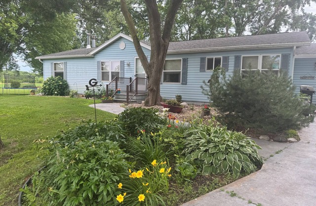 2-bedroom house in Oshkosh minutes from EAA.