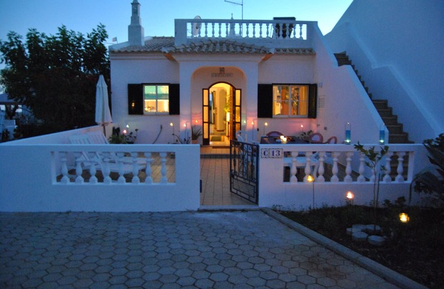 2 Schlafzimmer Haus in einem ruhigen Dorf in der Nähe von Lagos und das Meer