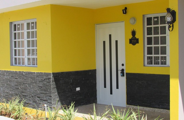 2-bedroom house in charming Luis M. Cintrón with AC, WiFi
