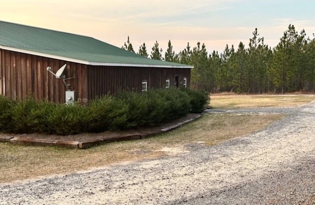 2 bedroom huntbox located on 220 acre farm close to H Cooper Black.