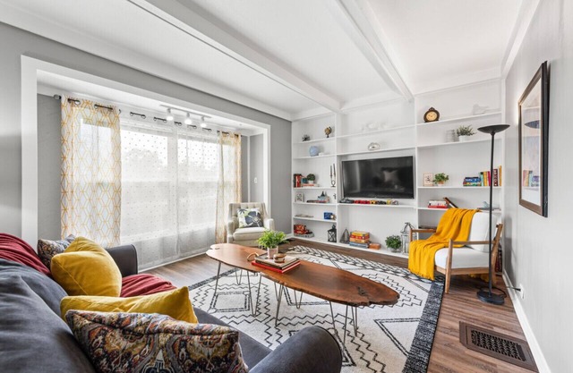 2 Bedroom in Kamm's Corner!
