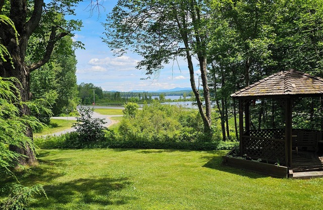 2-bedroom Lakeview house near Tupper Lake with AC, WiFi, Deck, Gazebo, Firepit