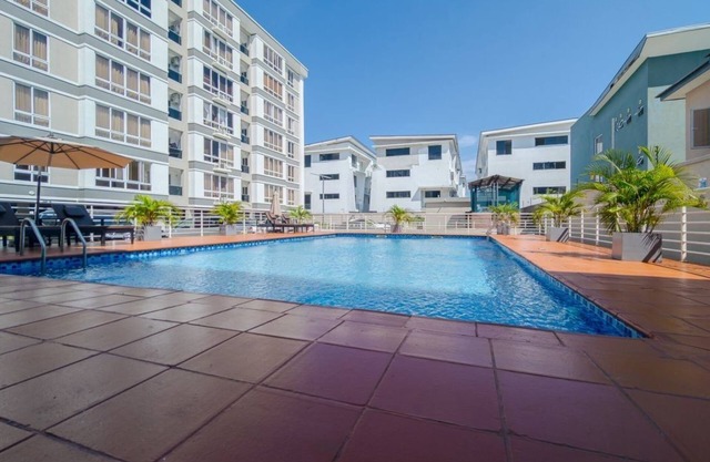 2 Bedroom Luxury Apartment w/Pool, Free WIfI, City View, Serene & Secure Estate.