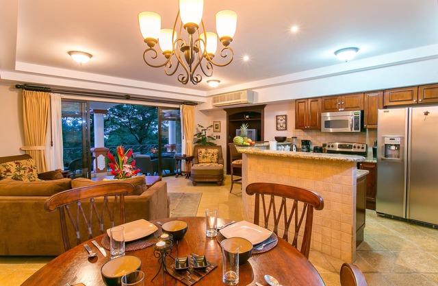 Luxus-Apartment mit 2 Schlafzimmern und herrlichem Meer- und Dschungelblick, zu Fuß zum Strand!