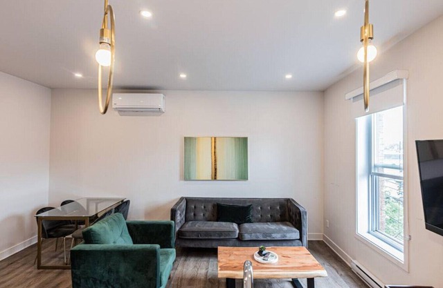 2 Bedroom Luxury in the Mile End by Denstays