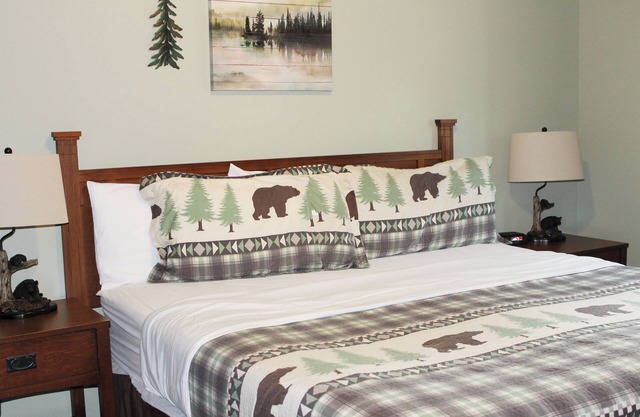 2 bedroom Lynx Lake condo in Eagle River WI