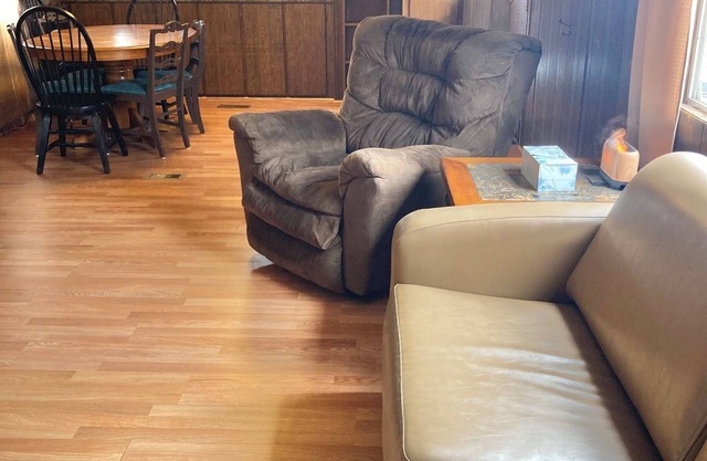 2-bedroom mobile home in small town Lyman with WiFi. Plenty of parking.