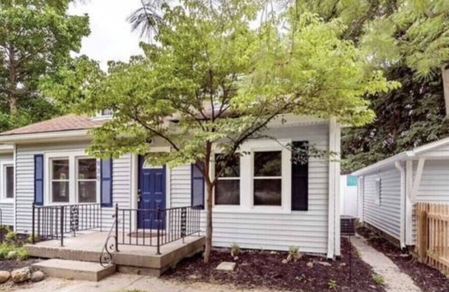 2 bedroom near Broadripple. 15 minutes from Downtown