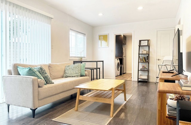 2 Schlafzimmer Neu Modern Apartment Umgebaut