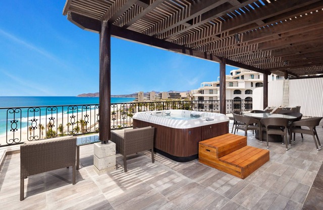 2-bedroom Oceanfront condo in charming San José del Cabo, in Chileno Bay