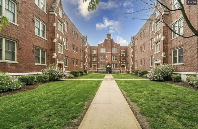 2 Bedroom on Tower Grove Park - Condo Near BJC/WashU/SLU
