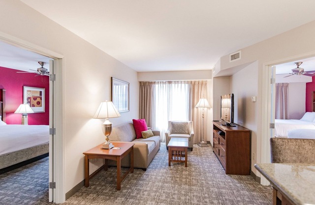 2 Bedroom | Pool. Free Breakfast. Gym.